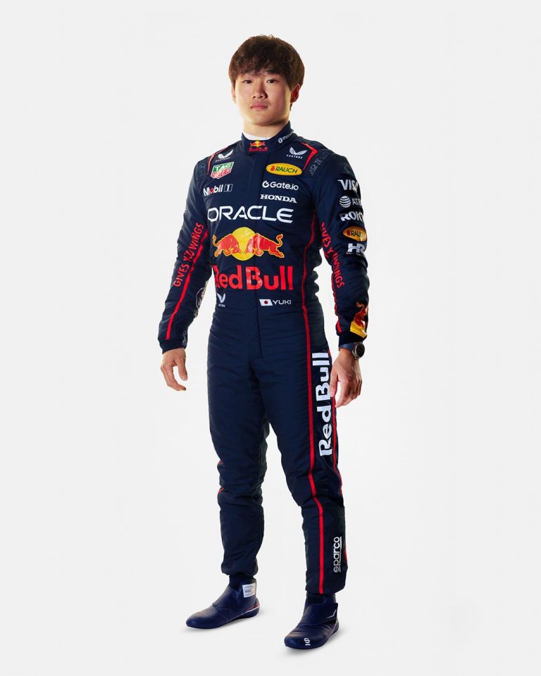 Tsunoda en tenue RedBull